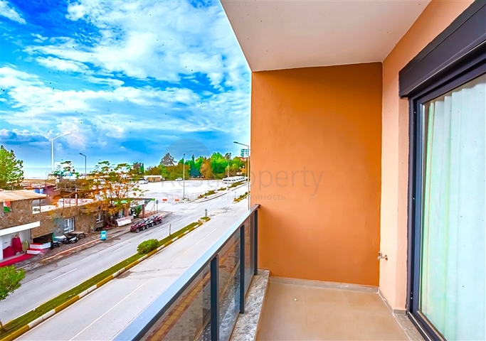 Светлая мебелированная квартира в пешей доступности от моря