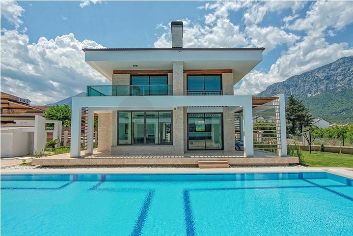 Шикарная вилла 3+1 в Кемере