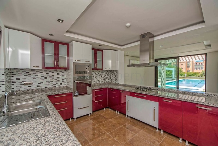 Шикарная вилла 3+1 в Кемере