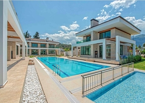 Шикарная вилла 3+1 в Кемере