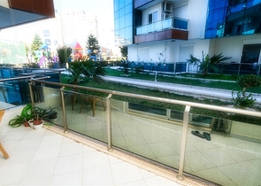 Квартира 2+1 в комплексе отельного плана в 5 минутах от моря