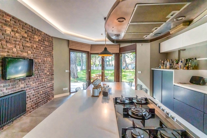 Вилла 7+1 с большим земельным участком в районе Дуаджи - Анталья