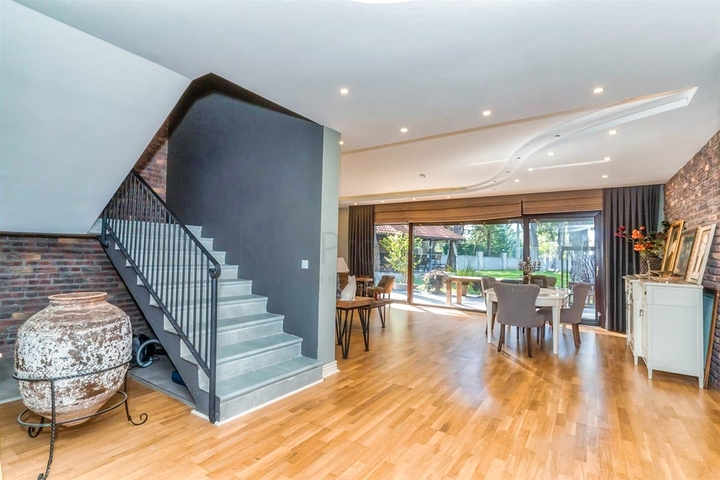 Вилла 7+1 с большим земельным участком в районе Дуаджи - Анталья