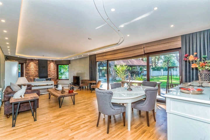 Вилла 7+1 с большим земельным участком в районе Дуаджи - Анталья