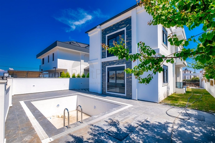 Вилла 4+1 в районе Лара - Анталия