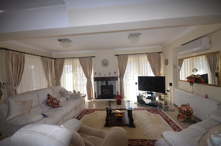 Вилла в микрорайоне Оваджик -  Фетхие