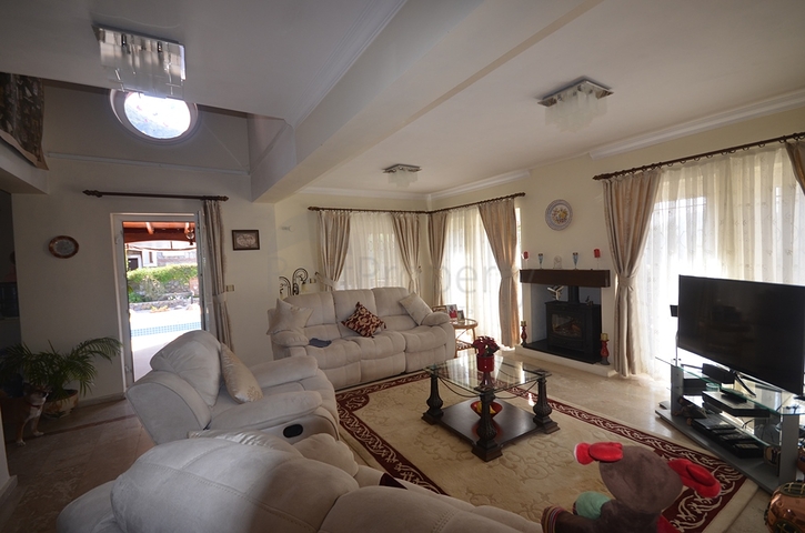 Вилла в микрорайоне Оваджик -  Фетхие