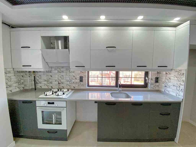 Новое комплексное здание в центре города Анталии