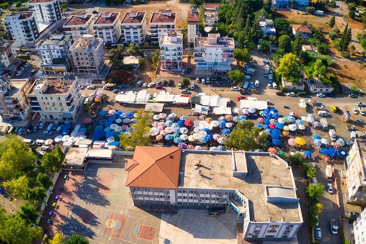 Новое комплексное здание в центре города Анталии