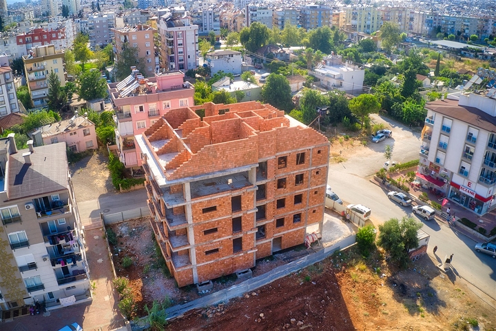 Новое комплексное здание в центре города Анталии