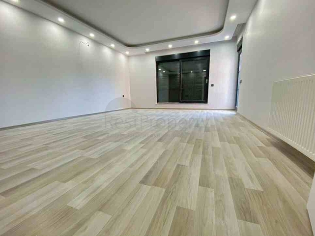 Новое комплексное здание в центре города Анталии