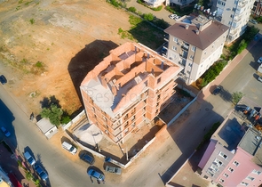 Новое комплексное здание в центре города Анталии