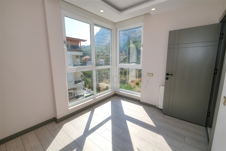 Квартиры планировок 1+1 в новом комплексе в районе Хурма