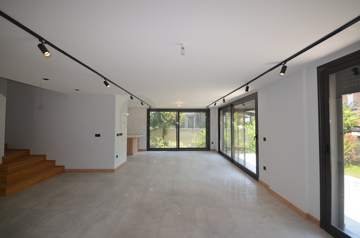 Отдельно стоящая вилла 5+1 в районе Фетхие