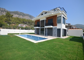 Вилла планеровки 4+1 в районе Фетхие 