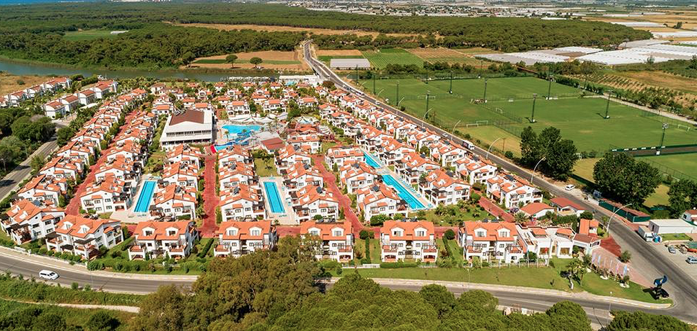 Вилла 3+1 с мебелью в комплексе гостиничного типа в Белеке Анталья