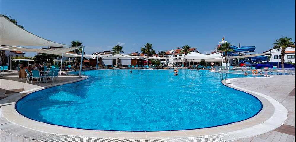 Вилла 3+1 с мебелью в комплексе гостиничного типа в Белеке Анталья