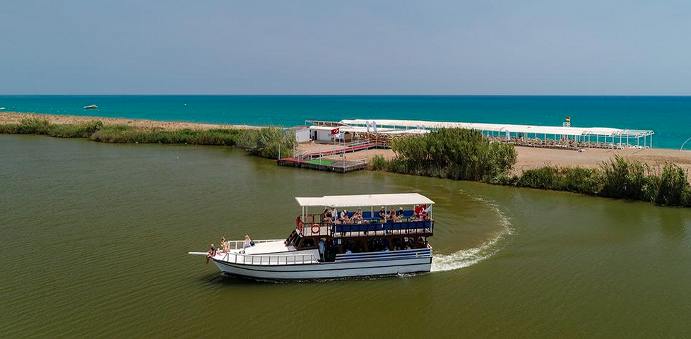 Вилла 3+1 с мебелью в комплексе гостиничного типа в Белеке Анталья