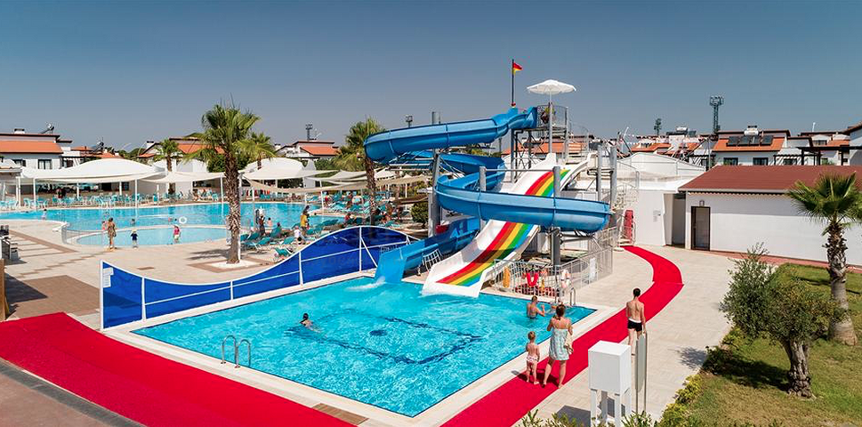 Вилла 3+1 с мебелью в комплексе гостиничного типа в Белеке Анталья