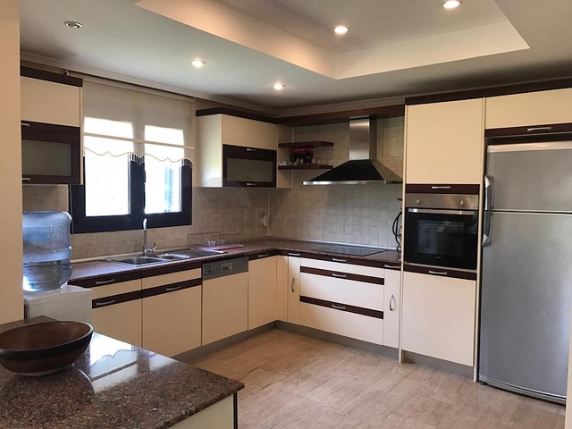 Вилла 3+1 с мебелью в комплексе гостиничного типа в Белеке Анталья