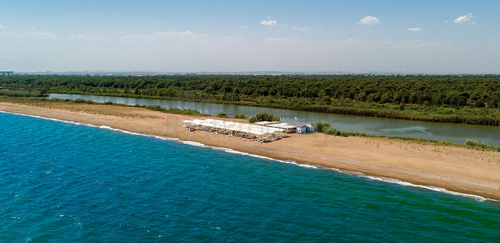 Вилла 3+1 с мебелью в комплексе гостиничного типа в Белеке Анталья