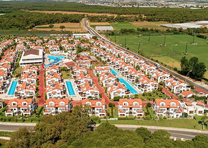 Вилла 3+1 с мебелью в комплексе гостиничного типа в Белеке Анталья