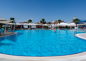 Вилла 3+1 с мебелью в комплексе гостиничного типа в Белеке Анталья