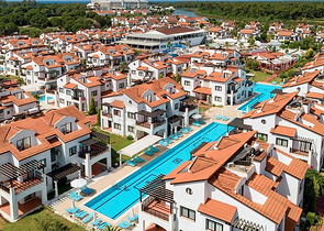 Вилла 3+1 с мебелью в комплексе гостиничного типа в Белеке Анталья