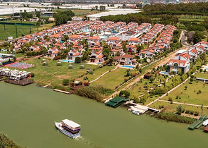 Вилла 3+1 с мебелью в комплексе гостиничного типа в Белеке Анталья