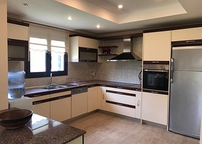 Вилла 3+1 с мебелью в комплексе гостиничного типа в Белеке Анталья