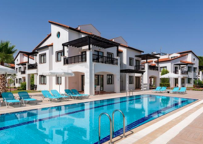 Вилла 3+1 с мебелью в комплексе гостиничного типа в Белеке Анталья