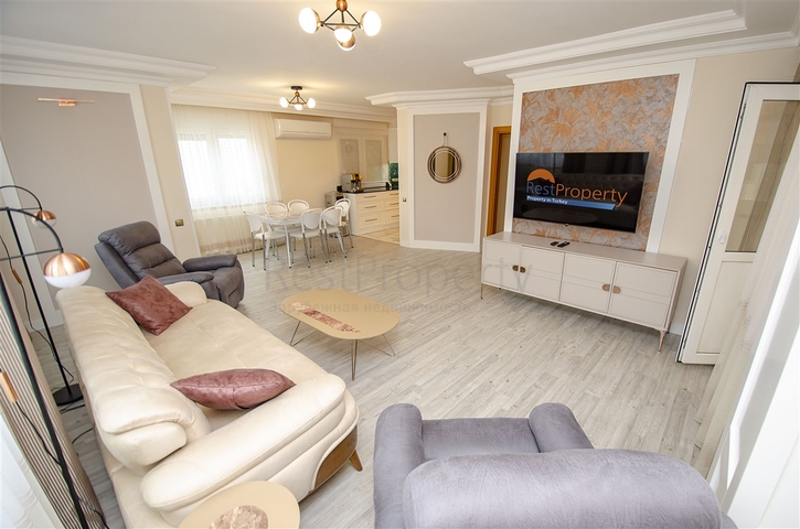 Пентхаус 3+1 с мебелью в 3 минутах ходьбы к морю в Анталии