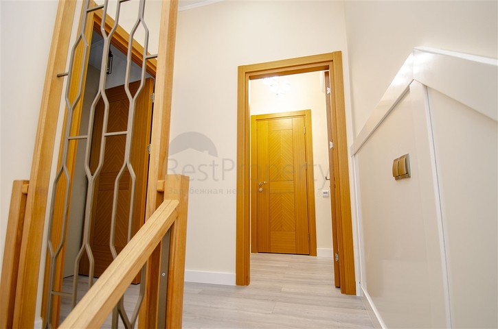 Пентхаус 3+1 с мебелью в 3 минутах ходьбы к морю в Анталии