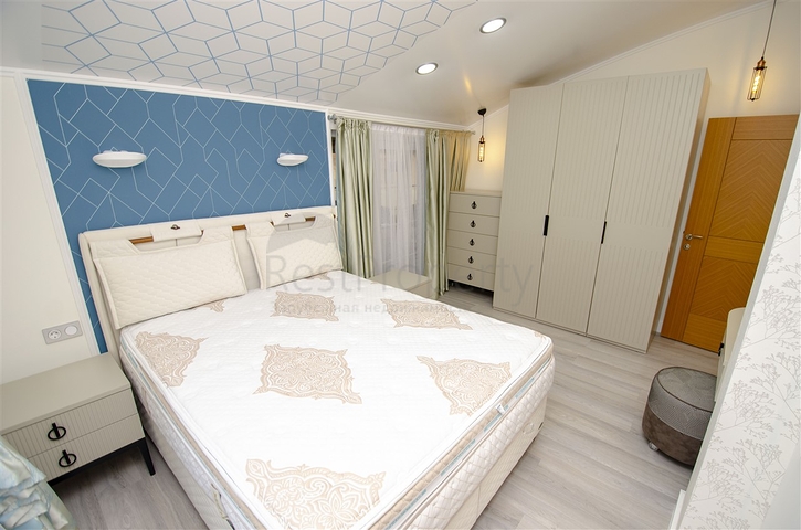 Пентхаус 3+1 с мебелью в 3 минутах ходьбы к морю в Анталии