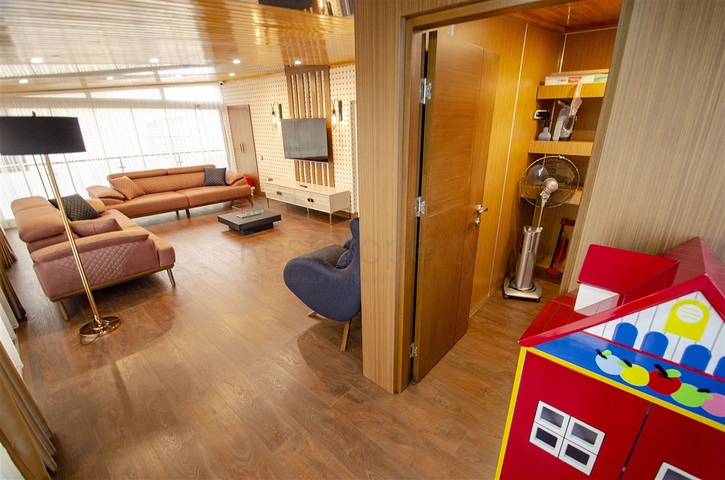 Пентхаус 3+1 с мебелью в 3 минутах ходьбы к морю в Анталии