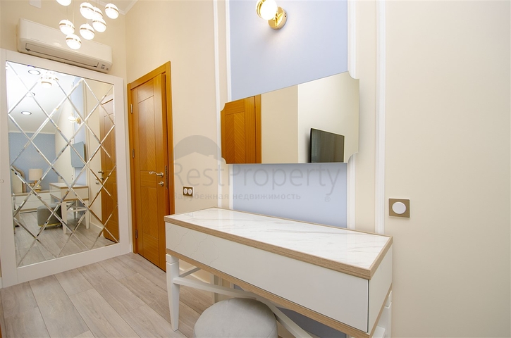 Пентхаус 3+1 с мебелью в 3 минутах ходьбы к морю в Анталии