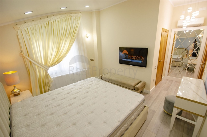 Пентхаус 3+1 с мебелью в 3 минутах ходьбы к морю в Анталии