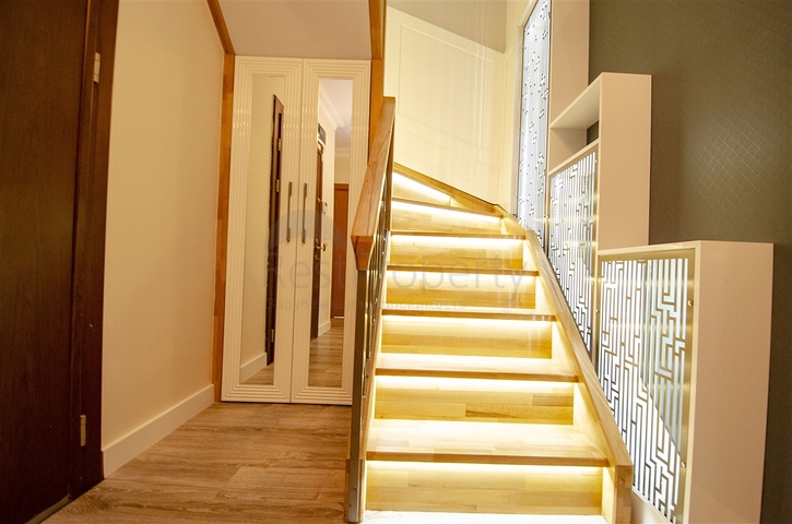 Пентхаус 3+1 с мебелью в 3 минутах ходьбы к морю в Анталии