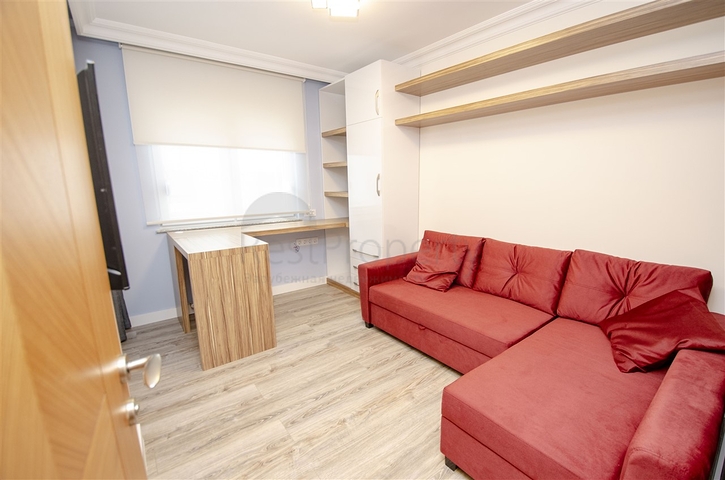 Пентхаус 3+1 с мебелью в 3 минутах ходьбы к морю в Анталии