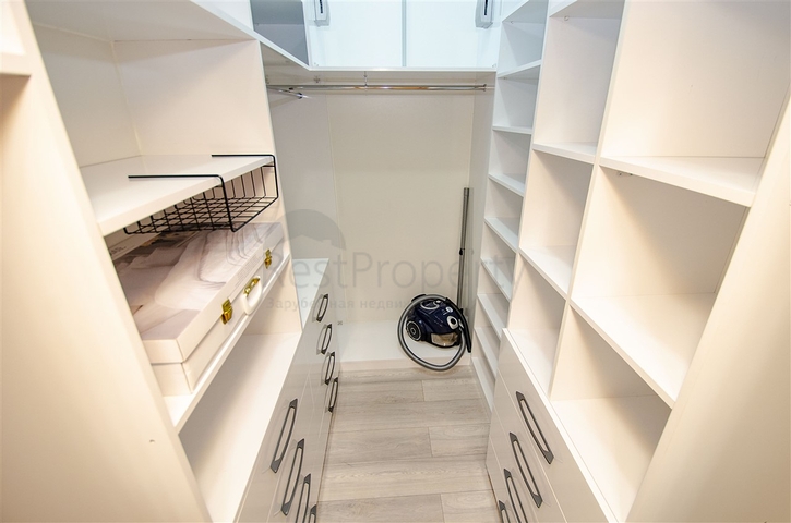 Пентхаус 3+1 с мебелью в 3 минутах ходьбы к морю в Анталии