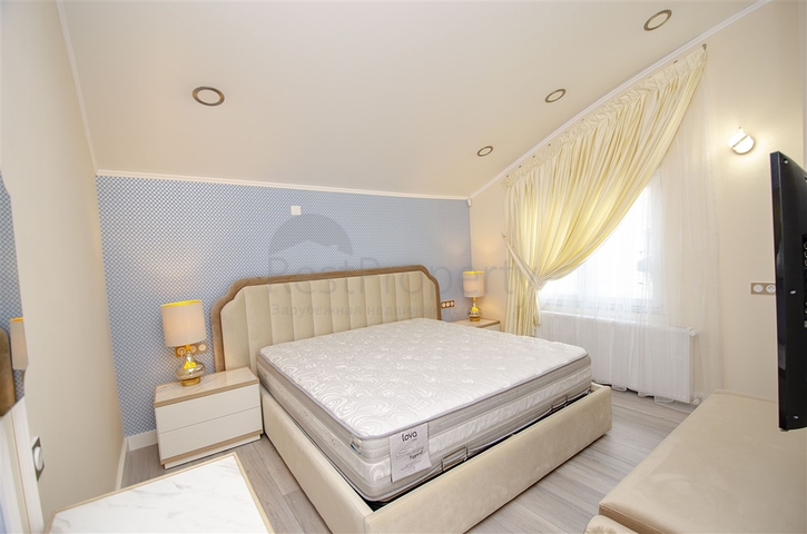 Пентхаус 3+1 с мебелью в 3 минутах ходьбы к морю в Анталии