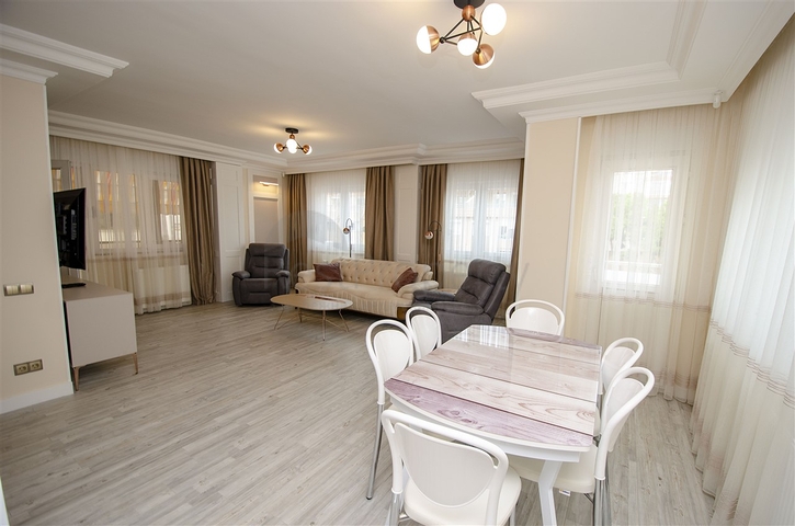 Пентхаус 3+1 с мебелью в 3 минутах ходьбы к морю в Анталии