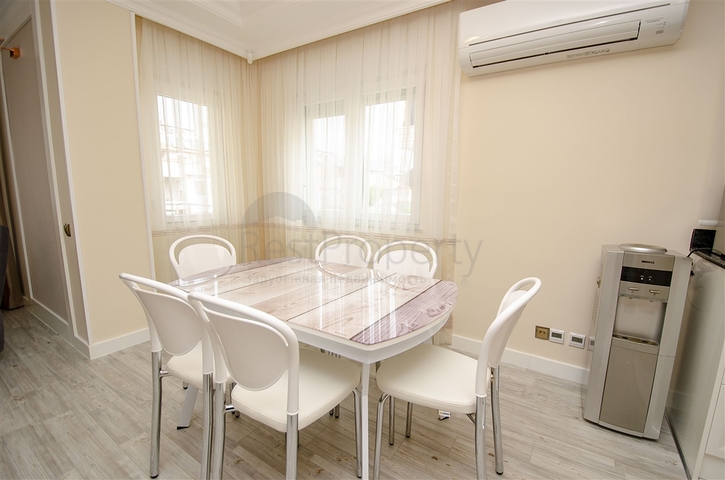 Пентхаус 3+1 с мебелью в 3 минутах ходьбы к морю в Анталии