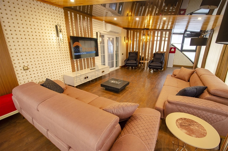 Пентхаус 3+1 с мебелью в 3 минутах ходьбы к морю в Анталии