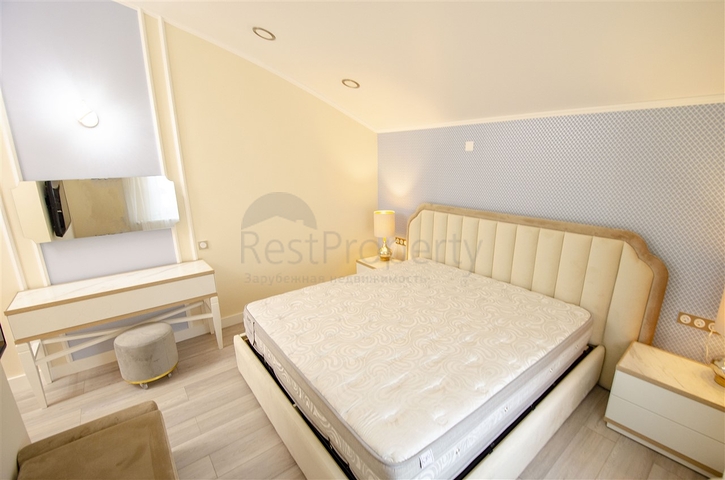 Пентхаус 3+1 с мебелью в 3 минутах ходьбы к морю в Анталии