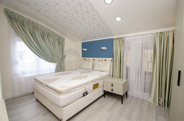 Пентхаус 3+1 с мебелью в 3 минутах ходьбы к морю в Анталии