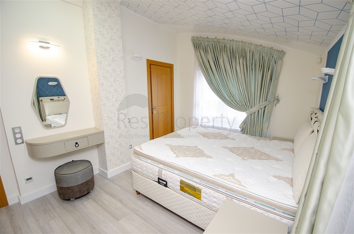 Пентхаус 3+1 с мебелью в 3 минутах ходьбы к морю в Анталии