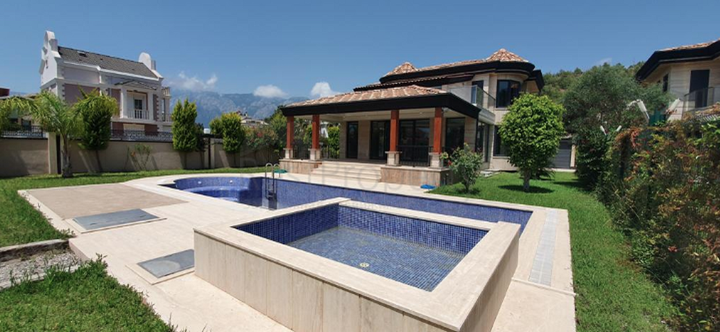 Отдельностоящая вилла 3+1 с бассейном в Кирише Кемере