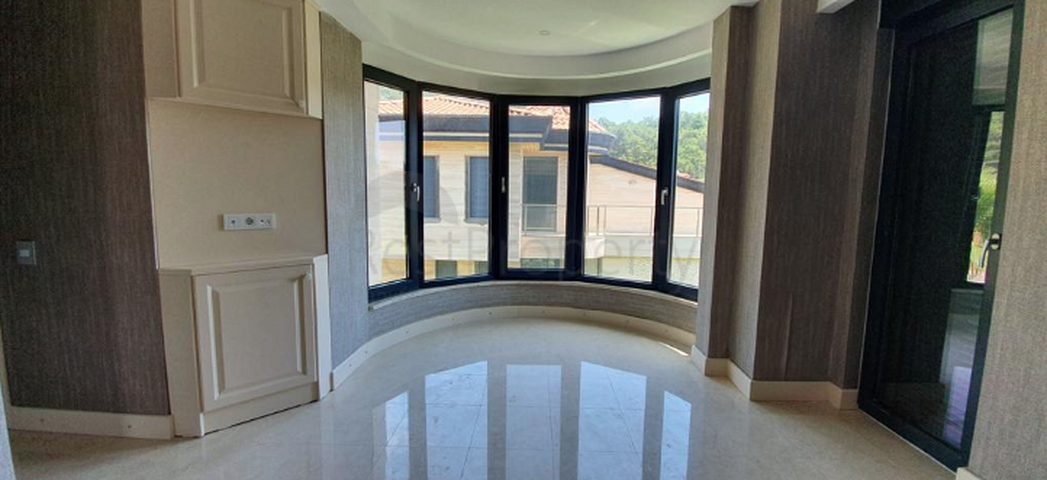 Отдельностоящая вилла 3+1 с бассейном в Кирише Кемере