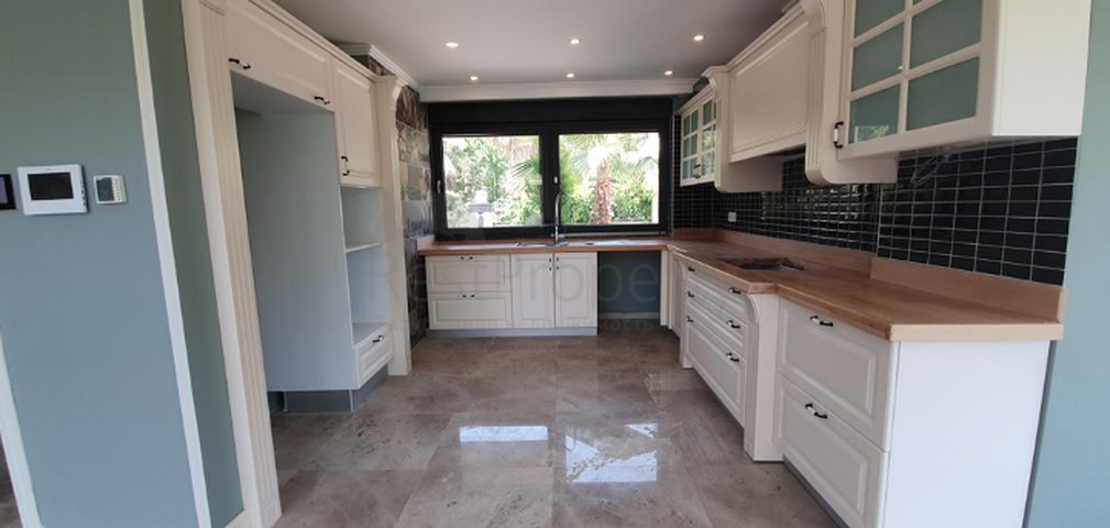 Отдельностоящая вилла 3+1 с бассейном в Кирише Кемере